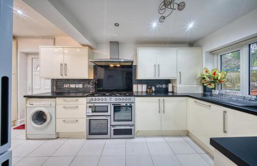 Modern 3BR Manchester Home Sleeps 7 Parking - Foto 28