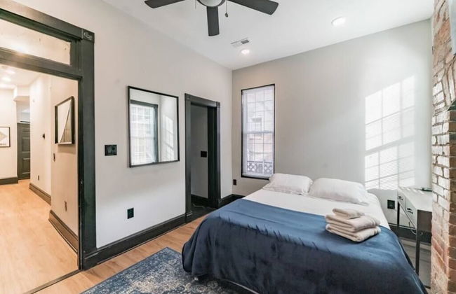 Historic DC Gem Spacious Rowhouse Private Patio - Photo 3