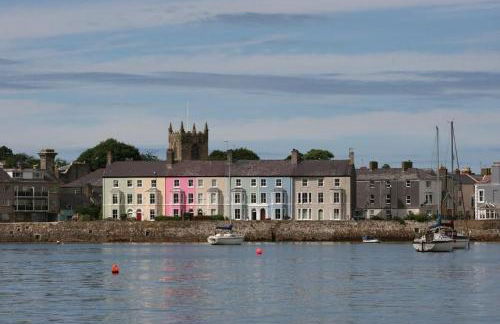 Sailors Return - Photo 37