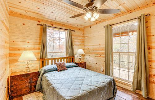 Hike and Fish Marlinton Cabin with Fire Pit and Views! - Foto 9