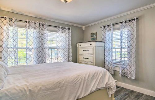 Walk to Swifts Beach! Classic Cottage with Deck - Foto 13