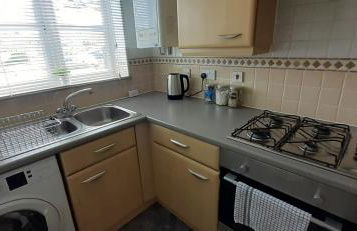 Hawksworth House in Chelmsley Wood, Birmingham near Solihull, near the NEC, HS2, JLR, Bear Grylls Centre, Resorts World and Birmingham airport, with a garage and free parking, great for families and contractors - Foto 35