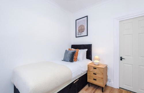 Presented by LTJ PrimeKey Properties - NEW! 7 Bed plus Sofa Bed - Perfect for Contractors - Foto 18