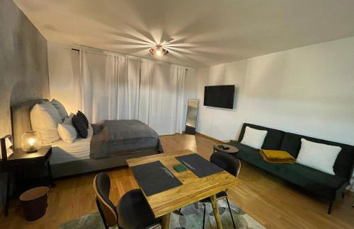 Studio Stevie Nicks I Workplace I 24in Screen I Kitchen I PS4 - Foto 1