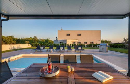 Villa Ana Škicini for 10 people with heated pool, kids activities and sea view near Novigrad - Foto 51