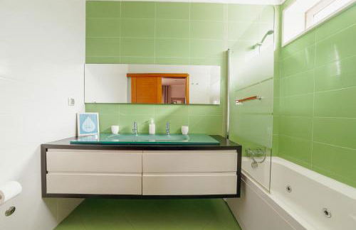 Pool & Cinema Villa by Vacationy - Foto 68