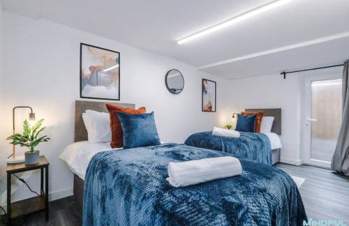 5BR House, Sleeps 10 guests - Free Parking - Business & Contractor Stays - Foto 10