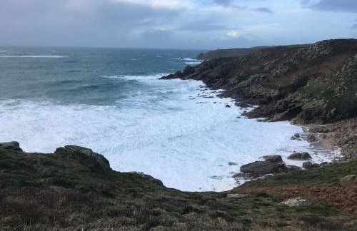 DRIFTWOOD - Super 1 Bedroom Home with Sea Views - Photo 34