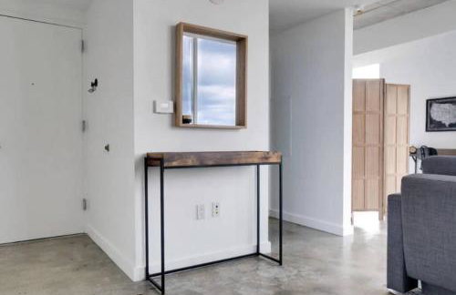 Sun-Splashed 1BR Condo unit in DWTN Miami with WFH - Foto 11