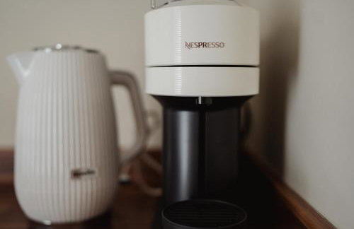 Charming Central Mews Home with Secure Parking - Foto 13