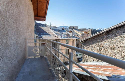 Le bélier 2nd étage avec balcon au centre ville d'Embrun climatisé - Photo 12