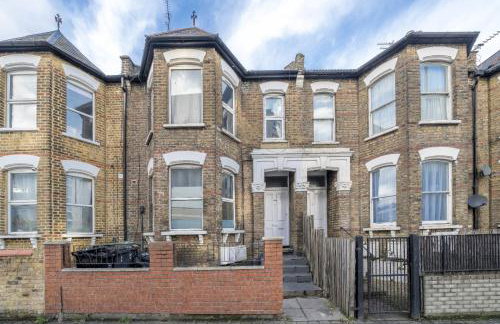 Modern 2Bed North London Flat by D3 Short Stay, Sleeps 6, Private Yard - Foto 40