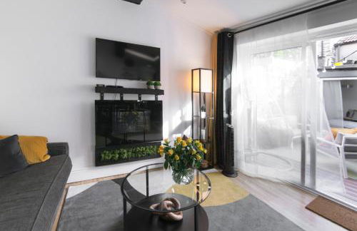 Bumblebee checkout 2pm Frome Longleat Aqua Sana Bath 5 people PRIVACY - Foto 69