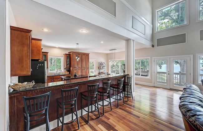 Family Lake House Retreat by Avantstay Sleeps 28 - Foto 18