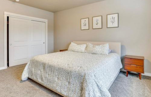 North End blue -Hot Tub - Fire Pit - Downtown -4BR - Photo 23