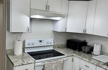 Julie's Cozy 2 Bedroom Basement Apartment - Foto 29