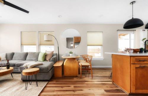 Sunflower House - Luxe Retreat with Sauna & Hot Tub - Foto 13