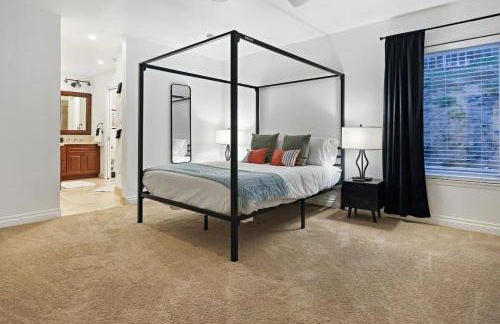 Hot Tub with A View and Large Back Deck & Game Room - Foto 21