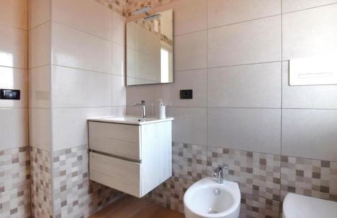 Nice Apartment In Reggio Calabria - Foto 15