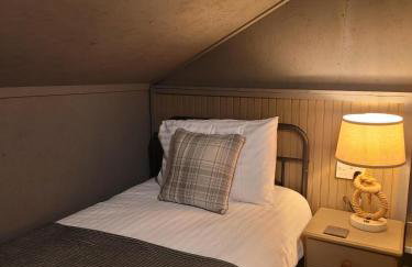 THE MOORINGS - Photo 20