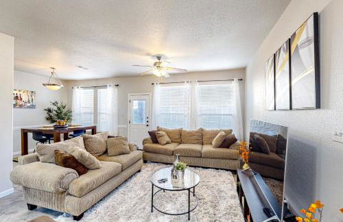 3 Mi to Downtown Conroe Updated Townhome with Yard - Foto 6