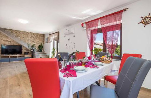 5 Bedroom Amazing Apartment In Viskovo - Photo 27