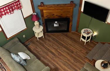 Deluxe Cabin #11 with Hot Tub on Patoka Lake in Southern Indiana - Foto 16