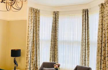 Tranquil Victorian Villa with Hot Tub & Sauna - Foto 50