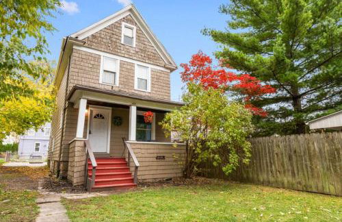 3BR Family Home • 1 mile to Niagara Falls USA - Foto 1