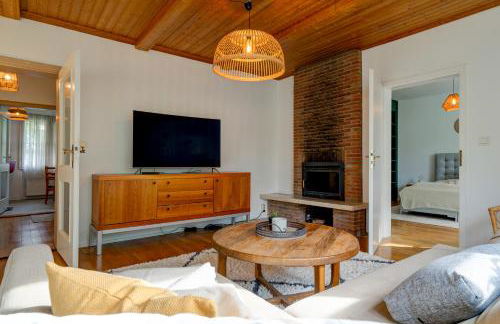 Beheizter Whirlpool und Panoramafenster vom Bett ins Grüne! - Foto 14