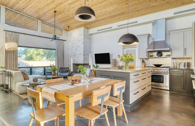 Sundrenched by Avantstay Pool, Mins to Old Town - Foto 4