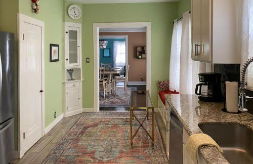 Charming home with pool, enclosed yard, patio & great Woodlawn Lake location - Foto 15