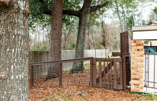 Rest Easy Retreat - 2BR Near SHSU - Pool - WiFi - Free Parking - Foto 16