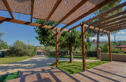 VILLA PEPONI Spacious Traditional Villa with Garden - BBQ & Private Parking - Photo 64