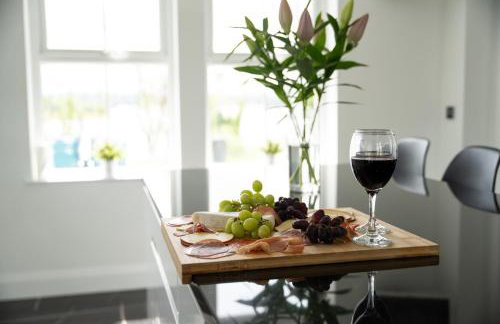 Escape Ordinary at Lily's Pad - Foto 80