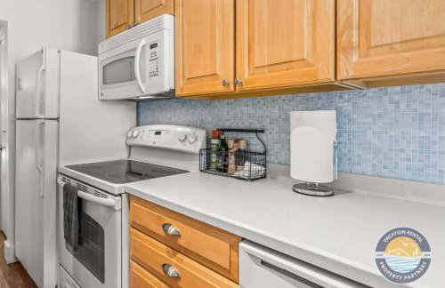 Modern Lake Geneva Condo with Year-Round Views - Foto 8