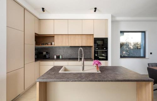 Villa Levita with Pool - Photo 20