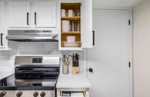 New Renovated 1BR with King Modern Comfort - Foto 11