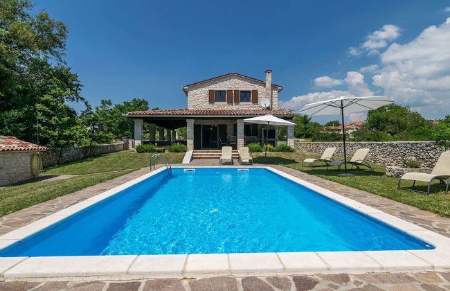 Spacious Villa in Tinjan With Pool - Foto 1