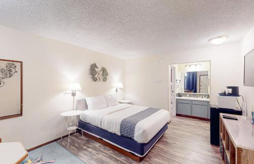 Lamplighter Inn - 109 Seahorse Reef - Photo 1