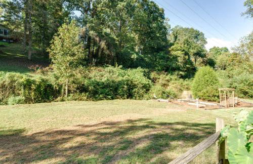 Cozy, Pet-Friendly Retreat in Hickory with Fire Pit! - Foto 24