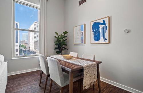 Skyloft Condo - Walk To Stadiums - City Views - Foto 7