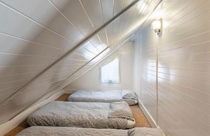 Private Beach Access + Water Views! Sleeps 18, Historic 6bdr Farmhouse w/ Deck - Foto 64