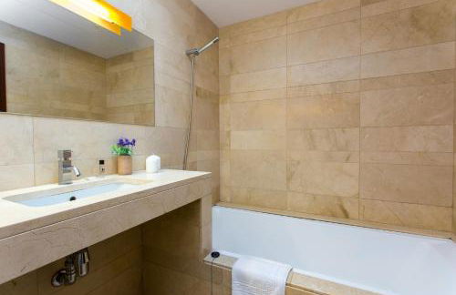 Limonium Deluxe Villa with Private Pool, TarracoHomes - Foto 33