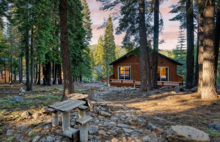 Golden Summit by AvantStay Stunning Secluded Cabin w Access to Tahoe Donner - Foto 41