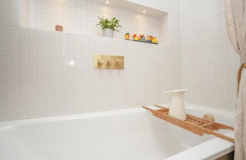 Luxury Wood panelled West End GF Flat - Foto 6