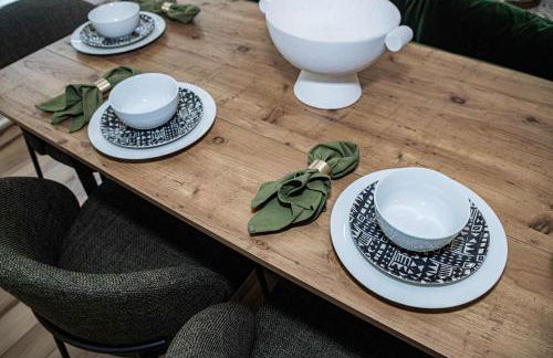 Urban Oasis - A Newly Renovated 4BR Dream - Foto 8