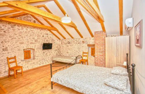 Heritage House Vrime - stone house with heated pool - Photo 45