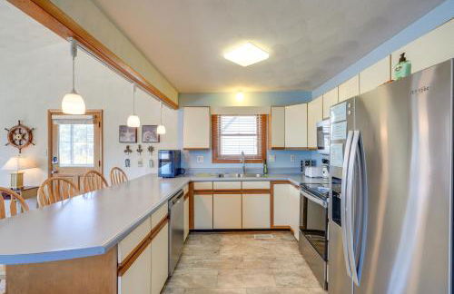 Private Boat Dock Fun OBX Family Getaway with Deck - Foto 10