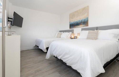 Stunning & Spacious Resort-Style Condo Across From Beach! - Foto 15